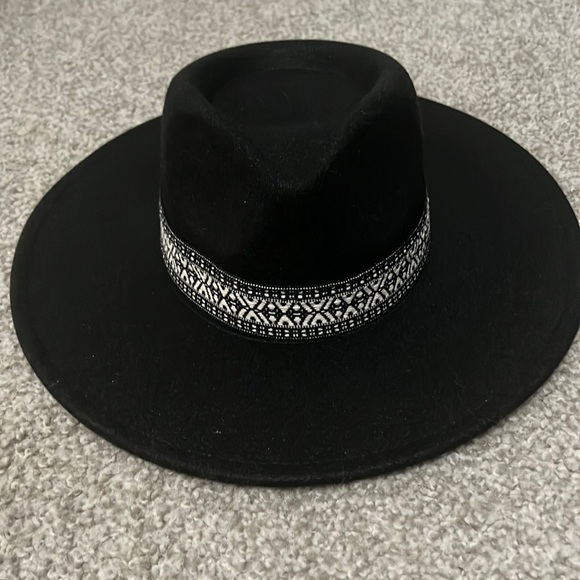 Accessories - Beautiful black Fedora